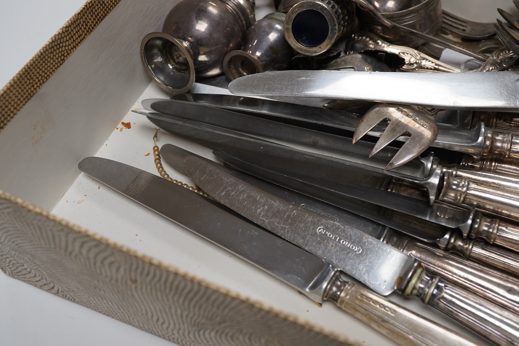 Assorted silver and plated items, to include a set of eight George VI silver King's pattern cake forks, John Henry Potter, Sheffield, 1938, 12.4cm, a set of four George V silver mounted shell menu holders, Charles Penny